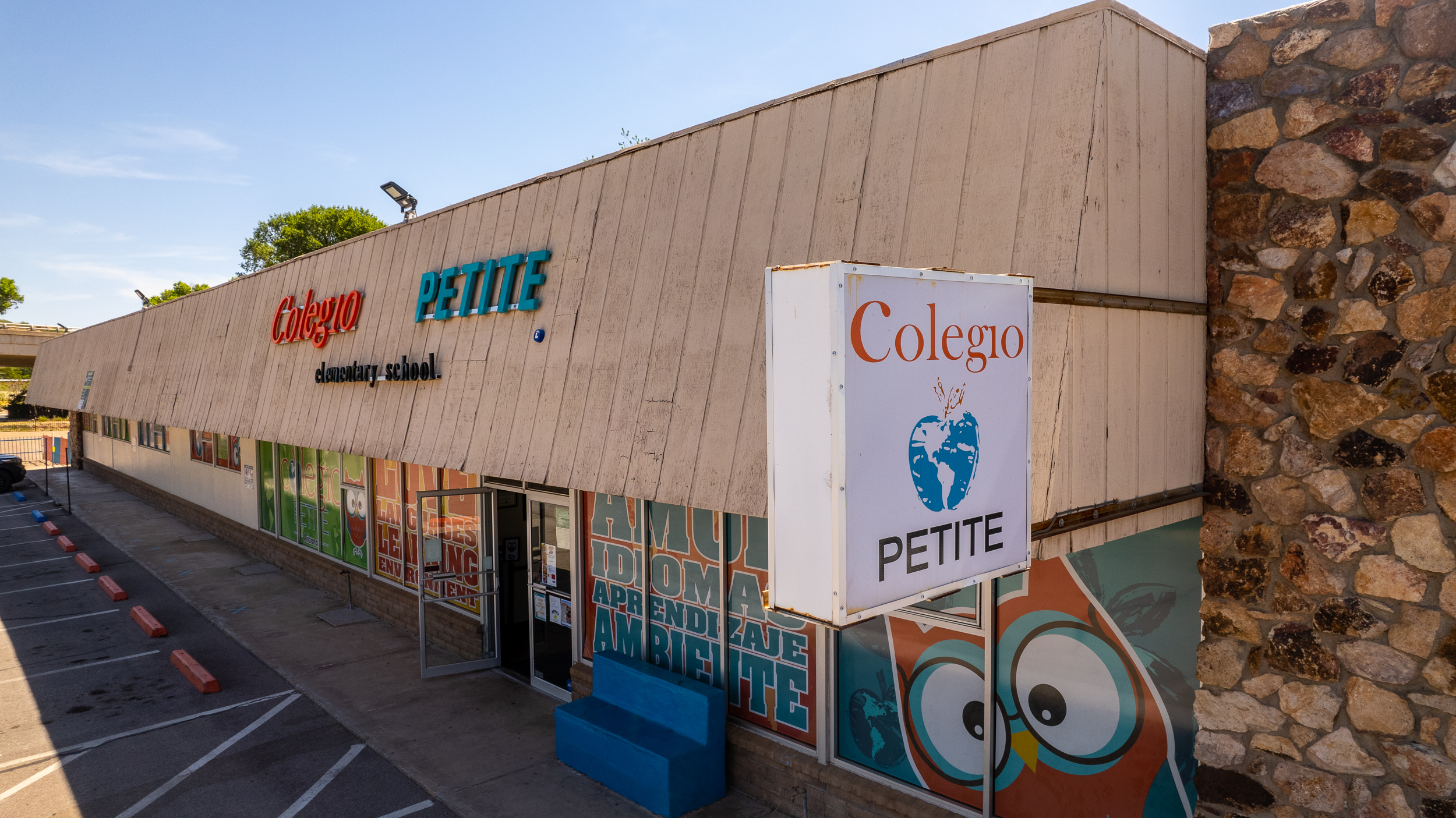 Colegio Petite Elementary